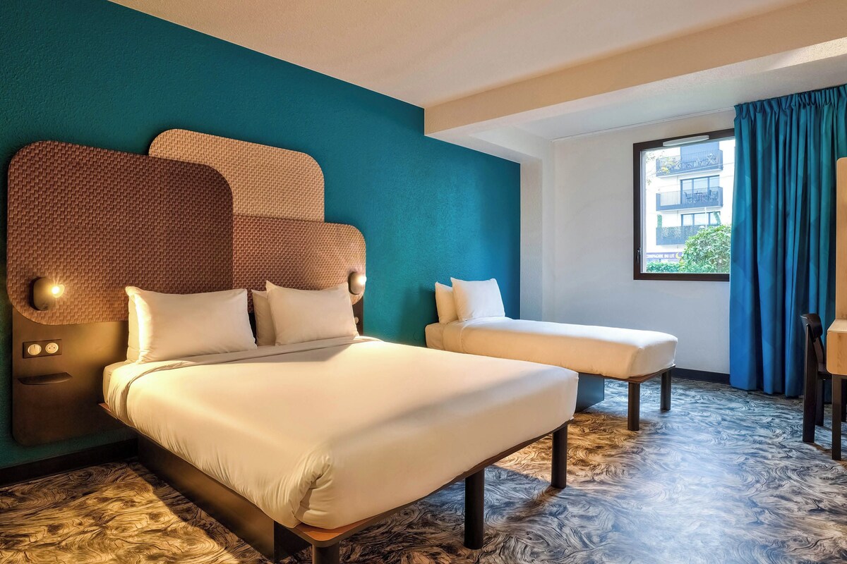 Triple Room | Desk, soundproofing, WiFi (free), bed sheets