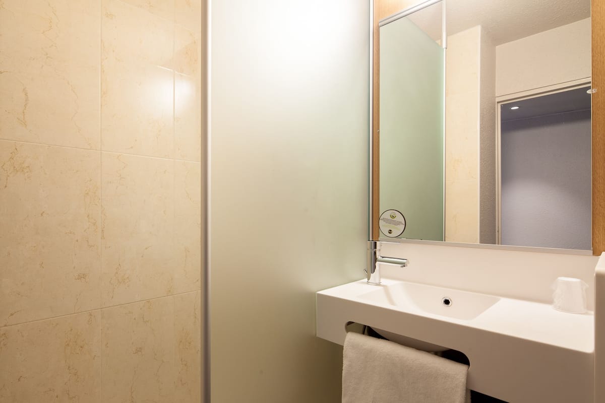 Bathroom | Shower, towels