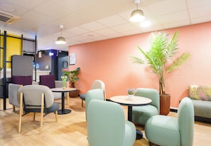 Coin salon dans le hall