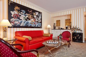 Suite, 1 King Bed | Living room