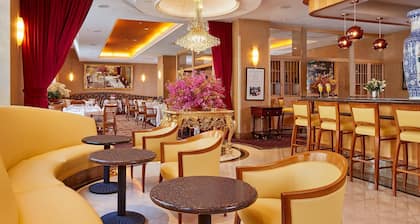Orchard Hotel