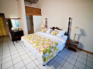 Deluxe Room, 1 King Bed, Oceanfront