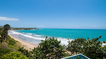 Quarto luxo, 1 cama King, de frente para o oceano | Vista do quarto