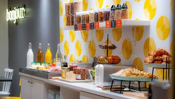 Free daily buffet breakfast