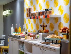 Desayuno bufé gratuito y diario