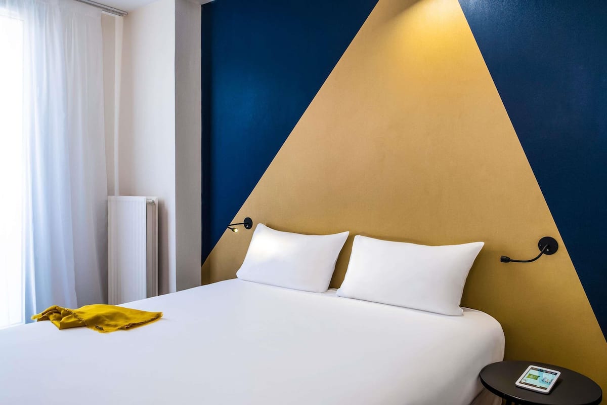 Blackout drapes, soundproofing, iron/ironing board, free WiFi