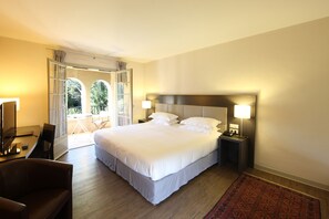 Minibar, caja de seguridad en la habitación y wifi gratis