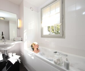 Bathroom - Hotel Les Agassins (Le Pontet)