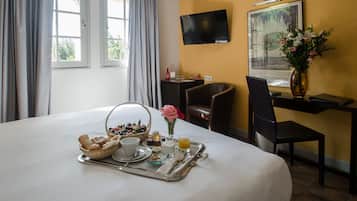 Classic Room | Minibar, in-room safe, free WiFi