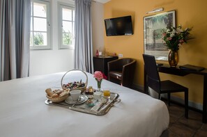 Classic Room | Minibar, in-room safe, free WiFi