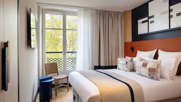 Hochwertige Bettwaren, Zimmersafe, Schreibtisch, schallisolierte Zimmer