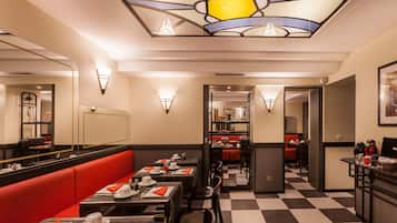 Tägliches Frühstücksbuffet gegen Gebühr
