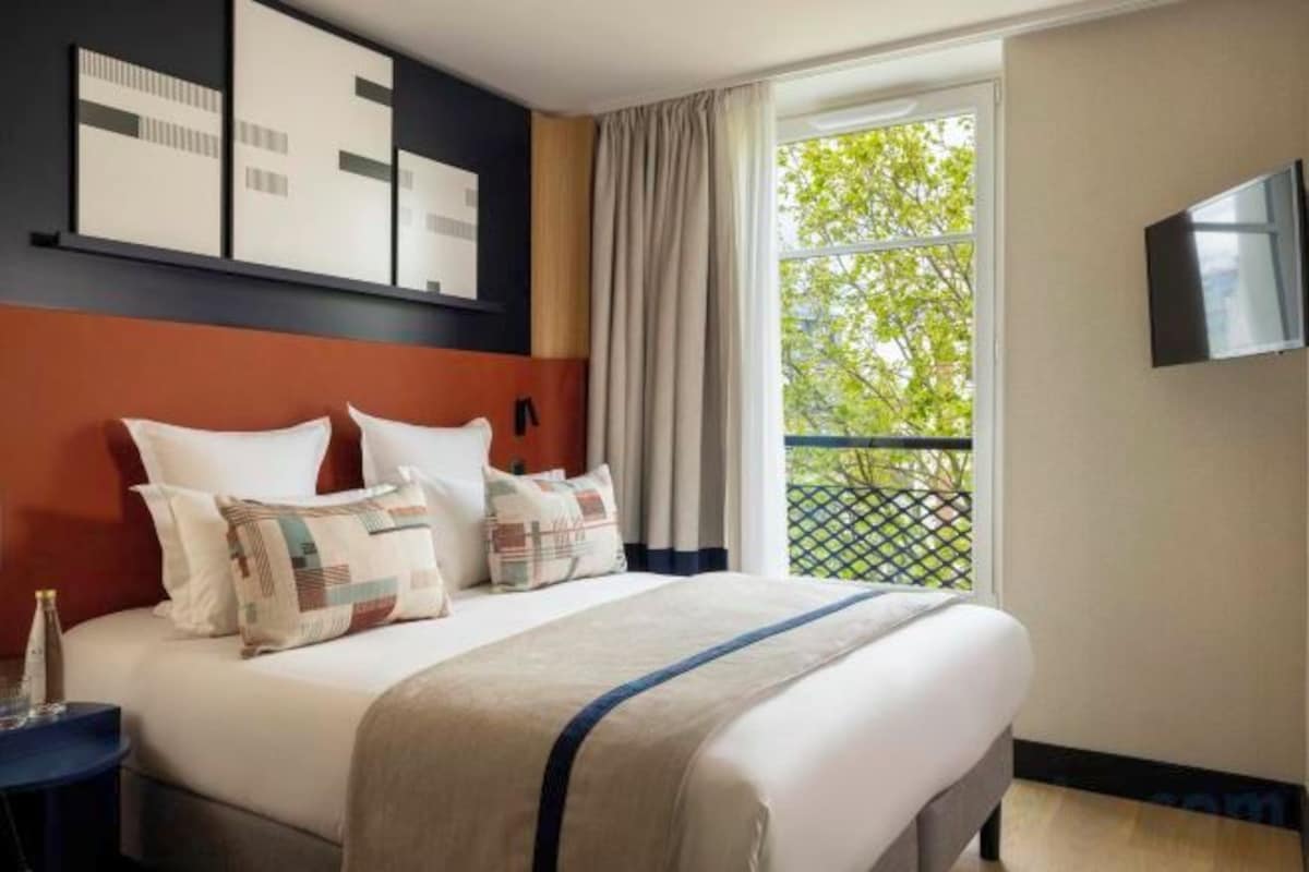 Premium bedding, in-room safe, desk, soundproofing