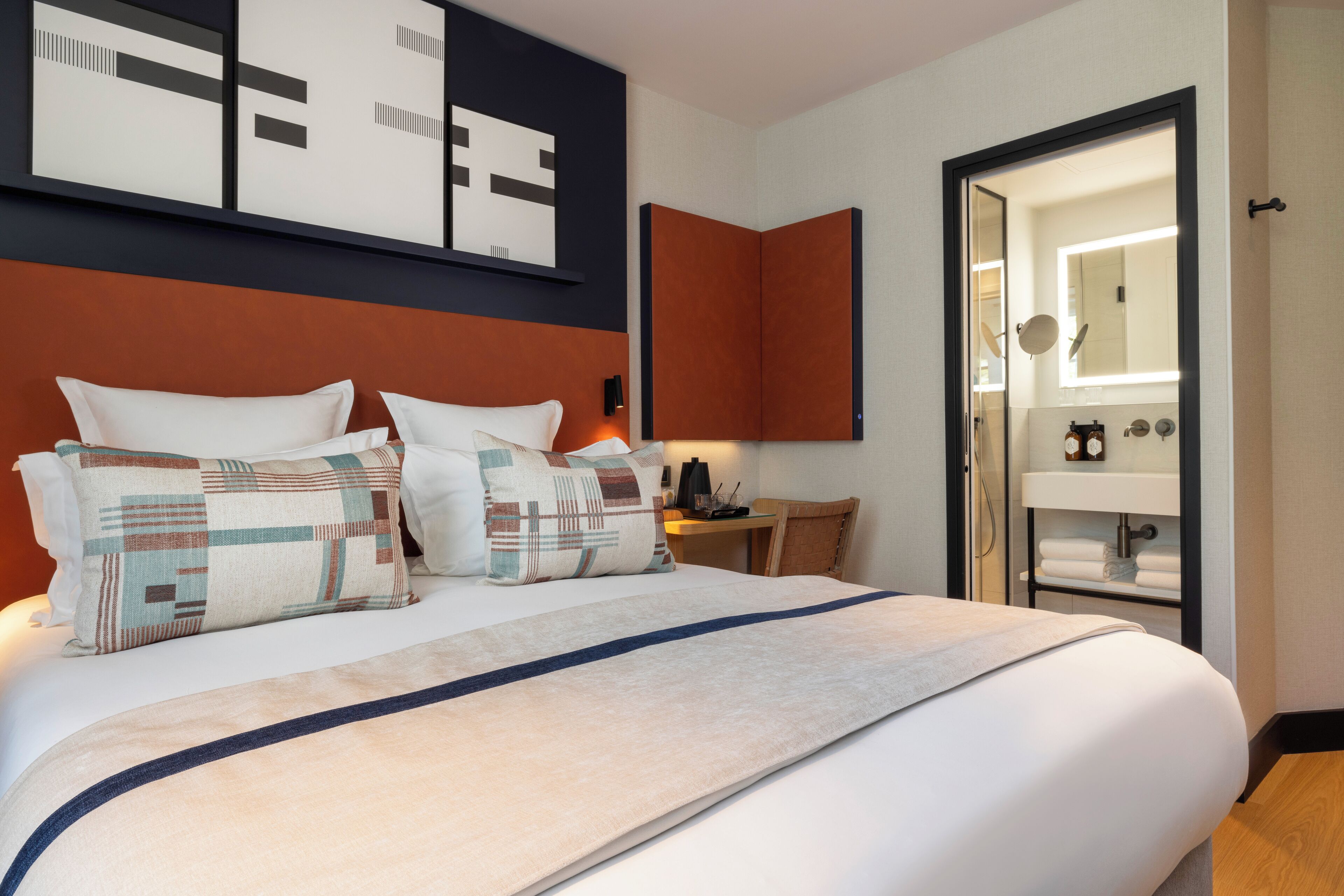 premium bedding, minibar, in-room safe, desk