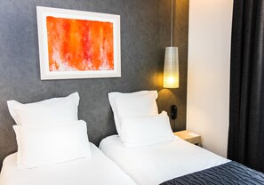 Comfort Room, 2 Twin Beds | Premium bedding, minibar, in-room safe, individually decorated