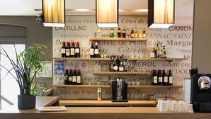 Bar (on property) - Best Western Plus Gare Saint Jean (Bordeaux)