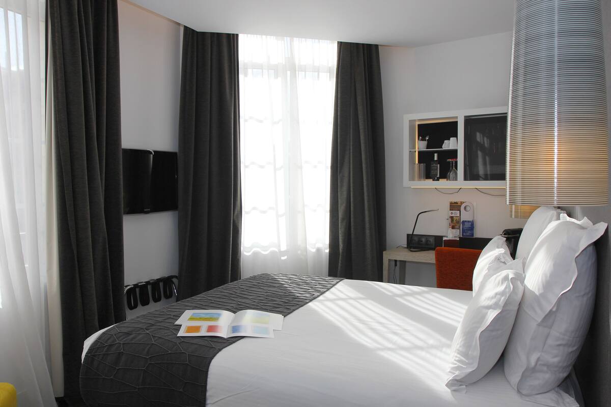 Superior Room, 1 Katil Ratu (Queen), Non Smoking | 1 bilik tidur, peralatan tempat tidur premium, bar mini 