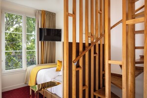 Single Room | 1 bedroom, premium bedding, minibar, in-room safe