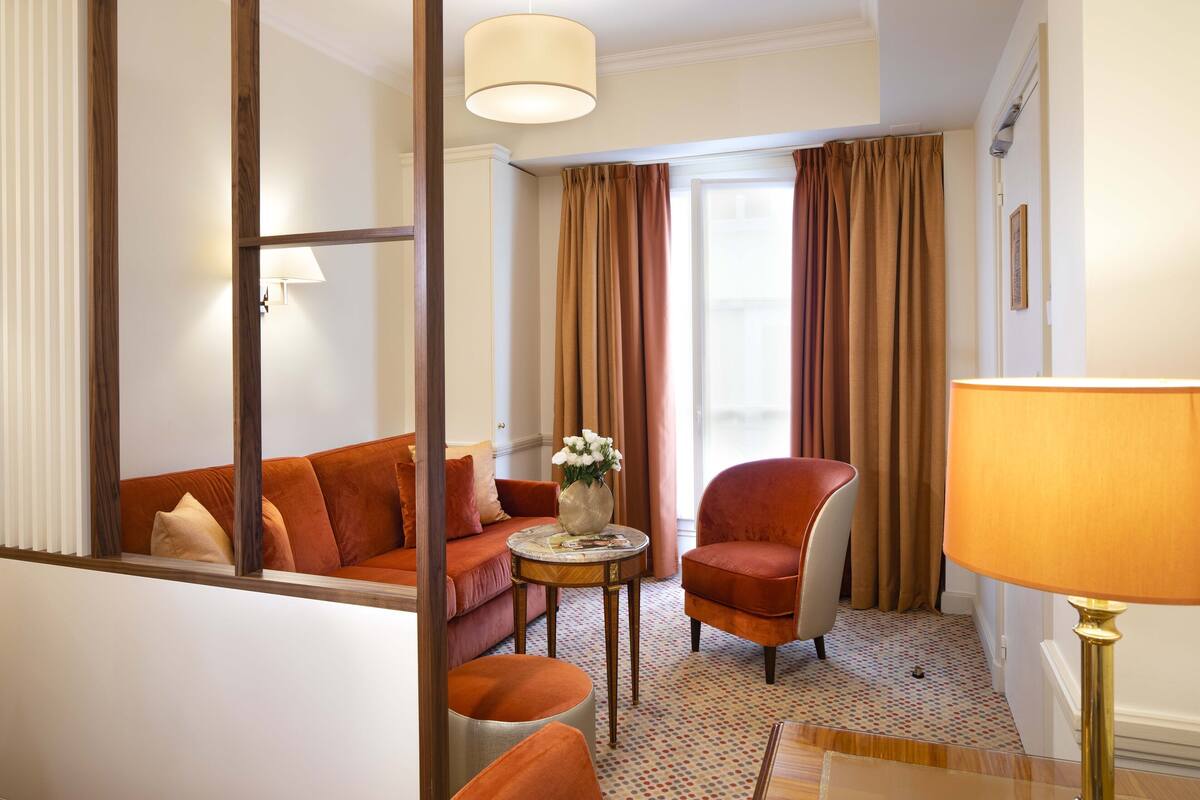 Junior Pavillon, Courtyard View | View from room