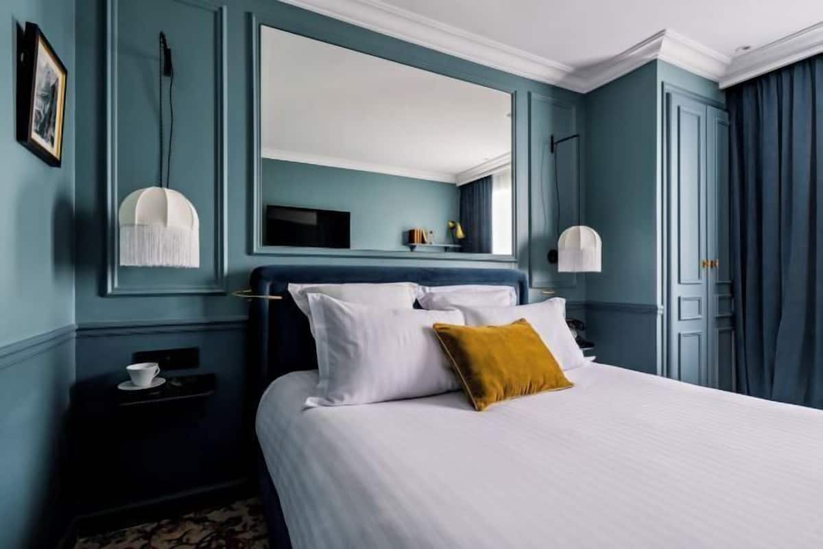 Egyptian cotton sheets, premium bedding, pillowtop beds, minibar