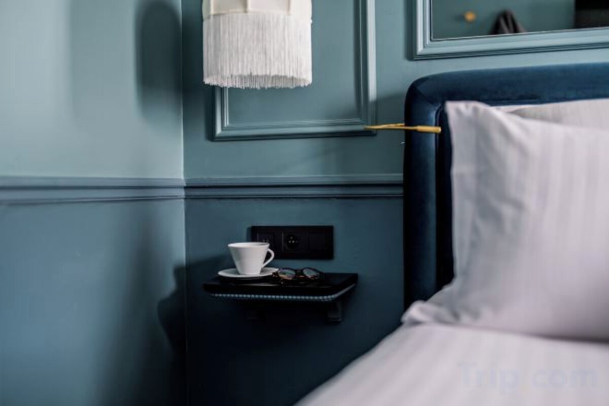 Egyptian cotton sheets, premium bedding, pillowtop beds, minibar
