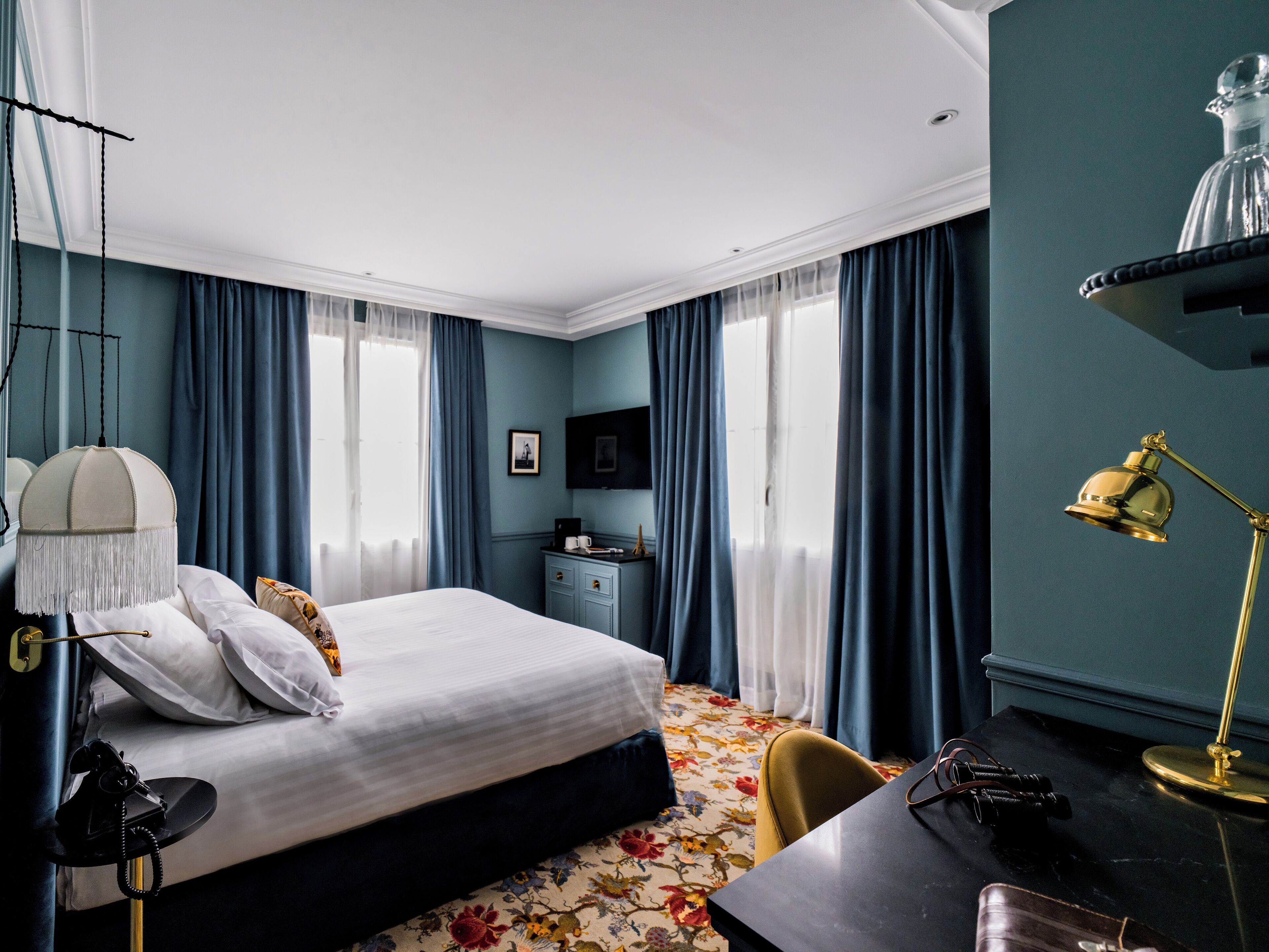la chambre 55 - vue tour eiffel - accès spa 45min offert | 1 bedroom, egyptian cotton sheets, premium bedding, pillow-top beds