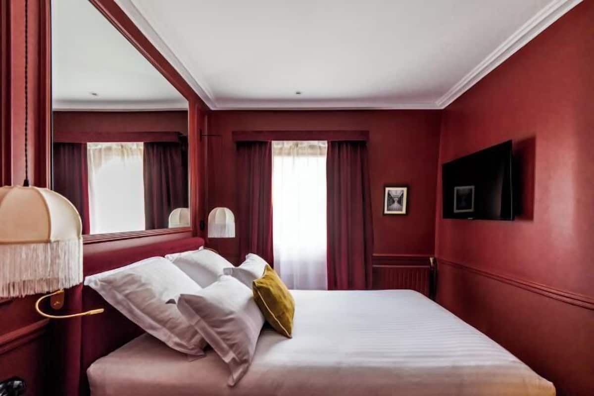 Egyptian cotton sheets, premium bedding, pillowtop beds, minibar