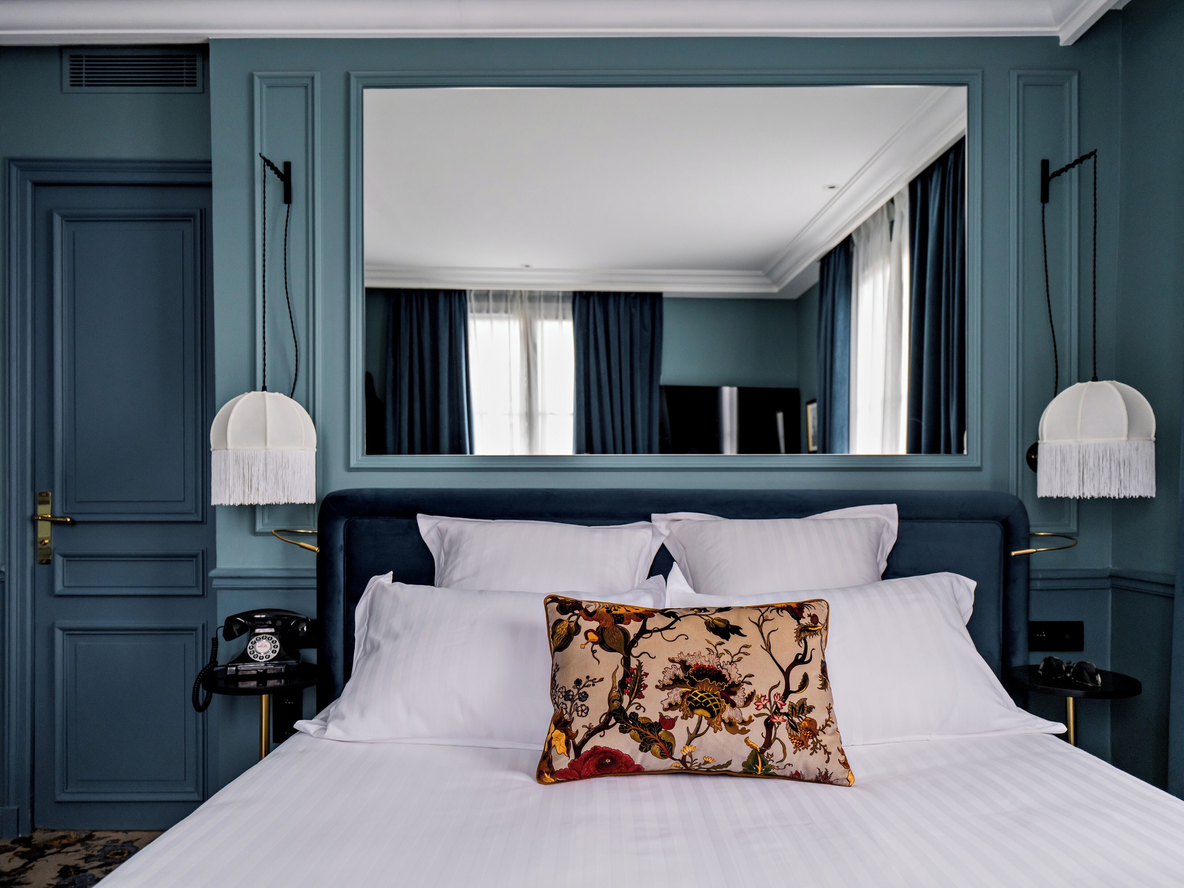 la chambre 55 - vue tour eiffel - accès spa 45min offert | 1 bedroom, egyptian cotton sheets, premium bedding, pillow-top beds