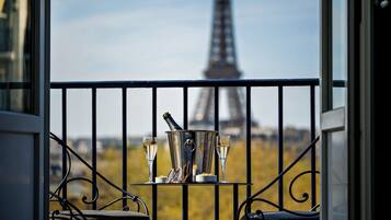 La Chambre 55 - Vue Tour Eiffel - AccÚs spa 45min offert | Draps en coton égyptien, literie de qualité supérieure, surmatelas