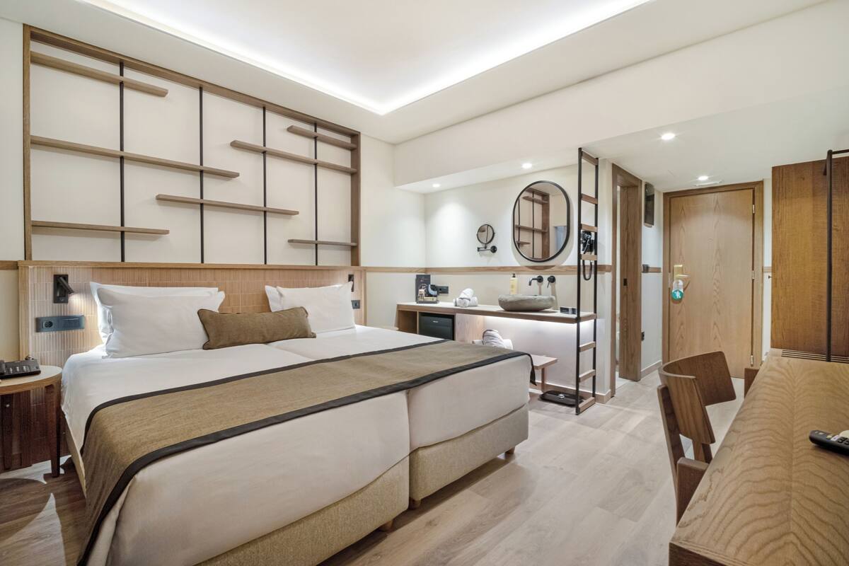 1 bedroom, down duvets, in-room safe, desk