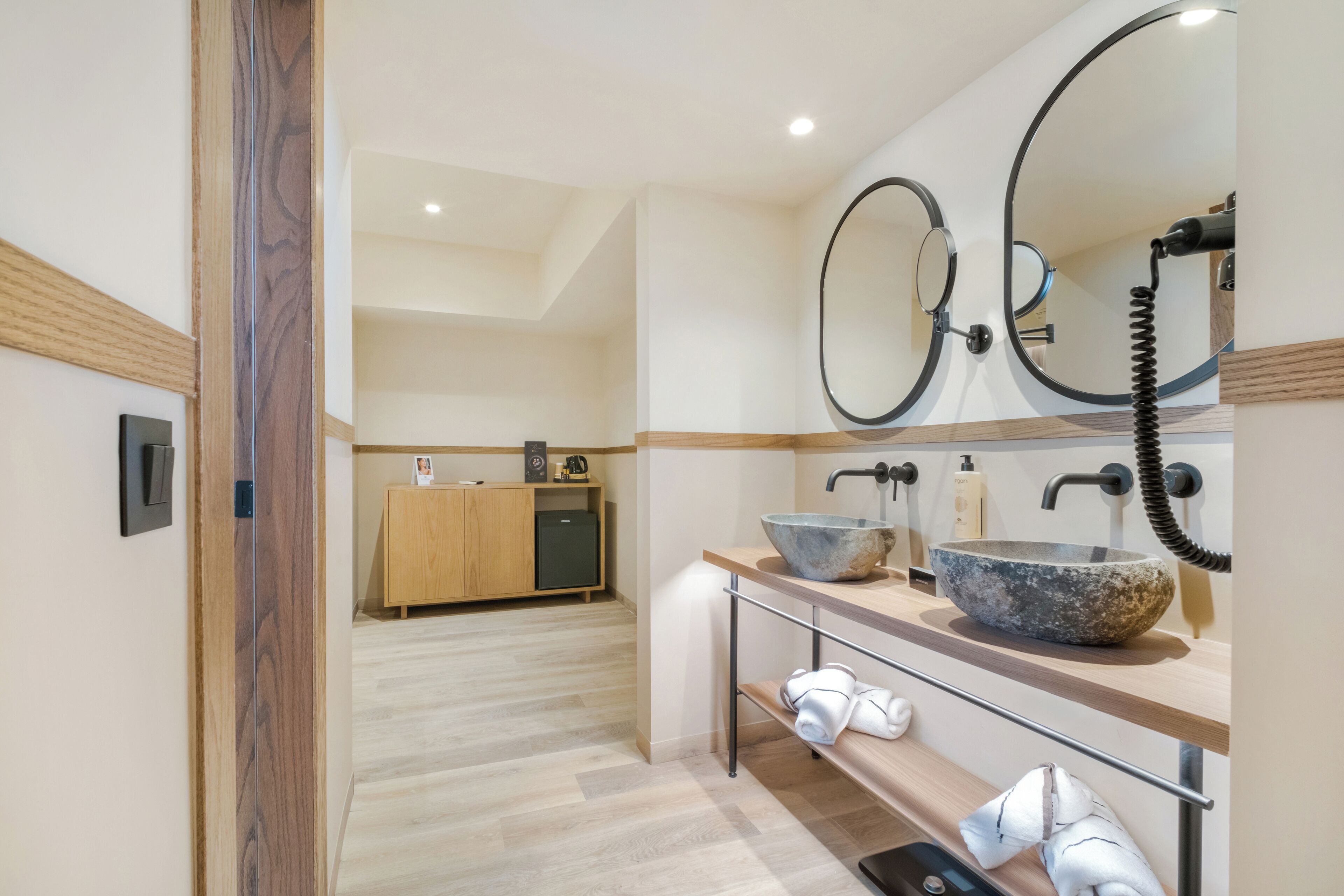 family room | 1 bedroom, down duvets, in-room safe, desk