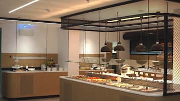 3 restaurants, spécialités Cuisine méditerranéenne