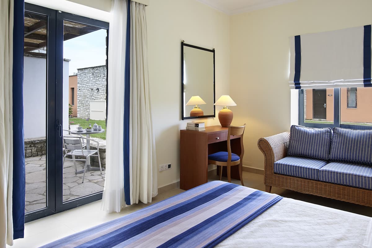 Premium bungalow | 1 slaapkamer, een minibar, een kluis op de kamer, een bureau