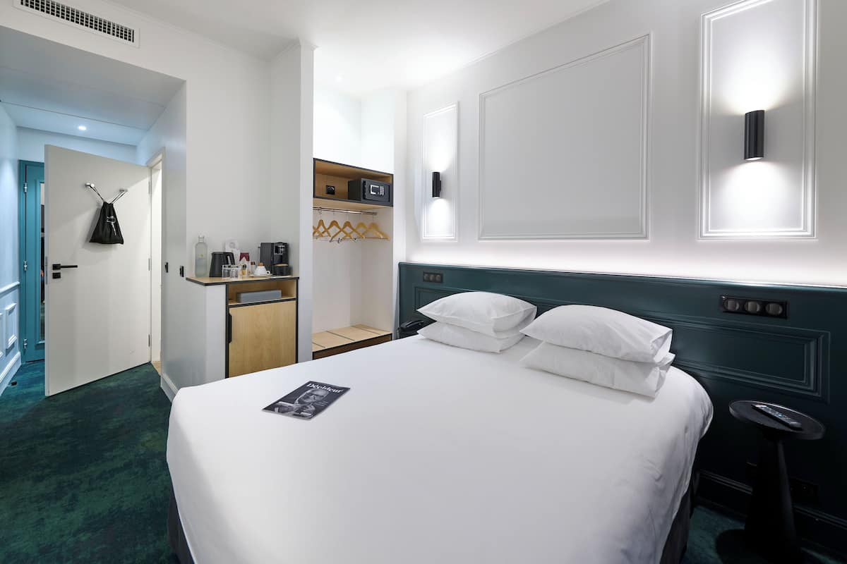 Standard Room | Hypo-allergenic bedding, minibar, in-room safe, individually furnished