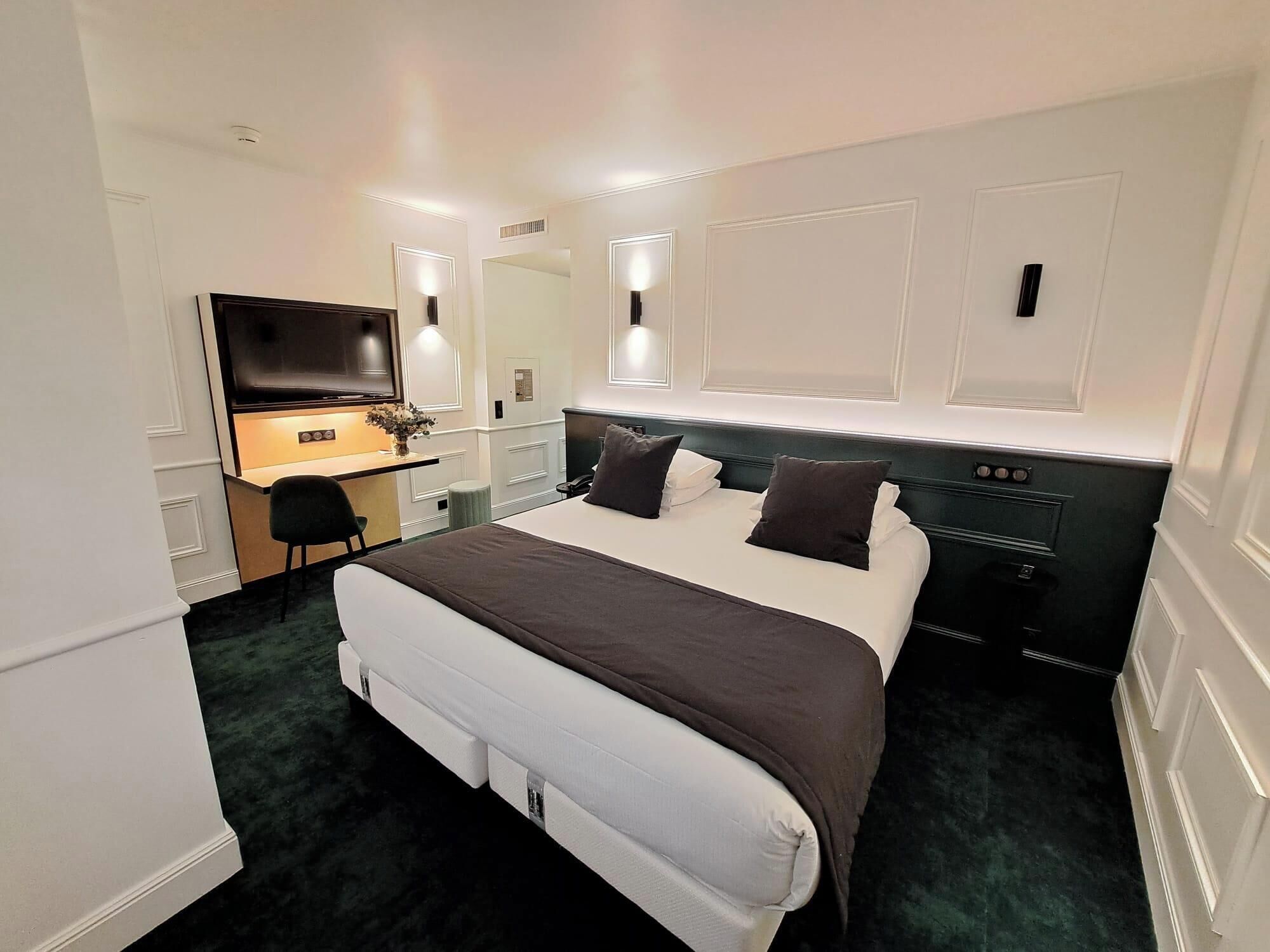 Privilege Room | Hypo-allergenic bedding, minibar, in-room safe, individually furnished