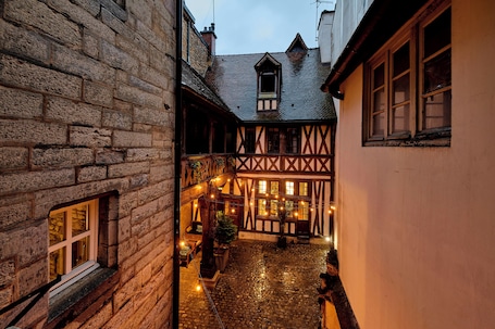Exterieur. Hôtel Philippe le Bon