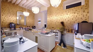 Desayuno buffet (EUR 18 por persona)