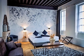 Executive Quadruple Room | Hypo-allergenic bedding, minibar, in-room safe, individually furnished