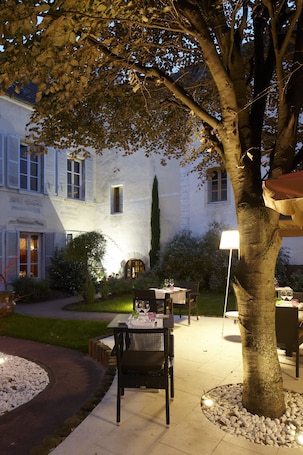 Jardín. Hôtel Philippe le Bon