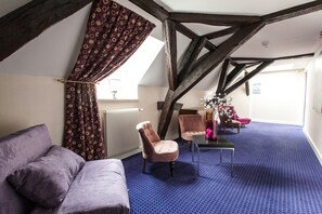 Executive-Zimmer | Wohnbereich | LCD-Fernseher