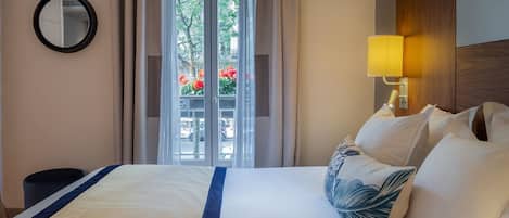 Habitació executiva | Roba de llit d'alta qualitat, caixa forta a l'habitació i escriptori