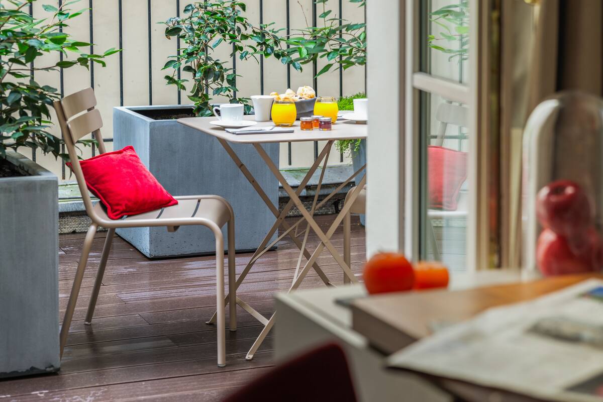 Rom – executive, terrasse | Sengetøy av topp kvalitet, safe på rommet og skrivebord