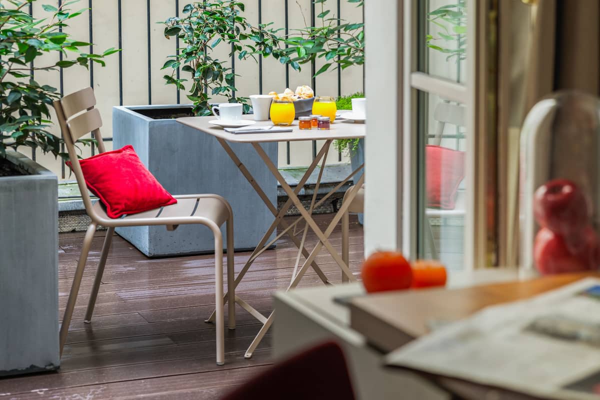 Executive-Zimmer, Terrasse | Hochwertige Bettwaren, Zimmersafe, Schreibtisch, Verdunkelungsvorhänge