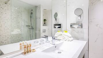 Shower, free toiletries, hair dryer, towels