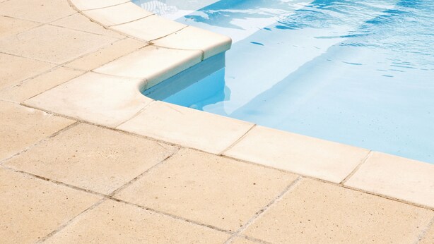 Outdoor pool - Best Western Golf Hotel (Bussy-Saint-Georges)