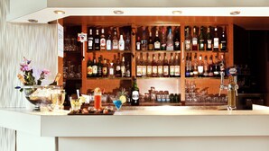 Bar (on property) - Best Western Golf Hotel (Bussy-Saint-Georges)