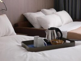 Sistema de insonorización, tabla de planchar con plancha y wifi gratis 