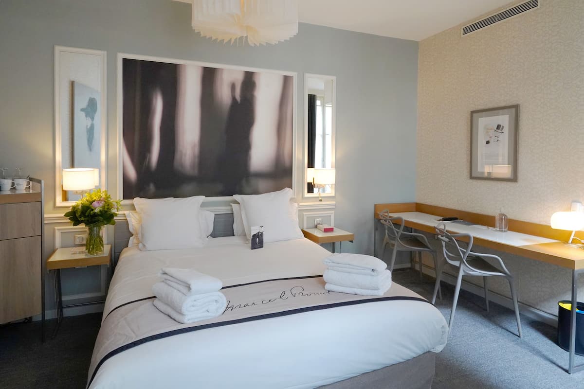 Executive Room, 1 Queen Bed, Bathtub, Courtyard View (with Single Sofabed) | Minibar, in-room safe, blackout drapes, soundproofing