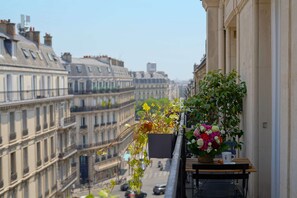 Chambre Supérieure, 1 grand lit, non-fumeurs, balcon | Minibar, coffres-forts dans les chambres, rideaux occultants