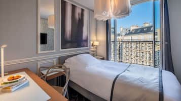 Superior Room, 1 Twin Bed, Non Smoking | Minibar, in-room safe, blackout drapes, soundproofing